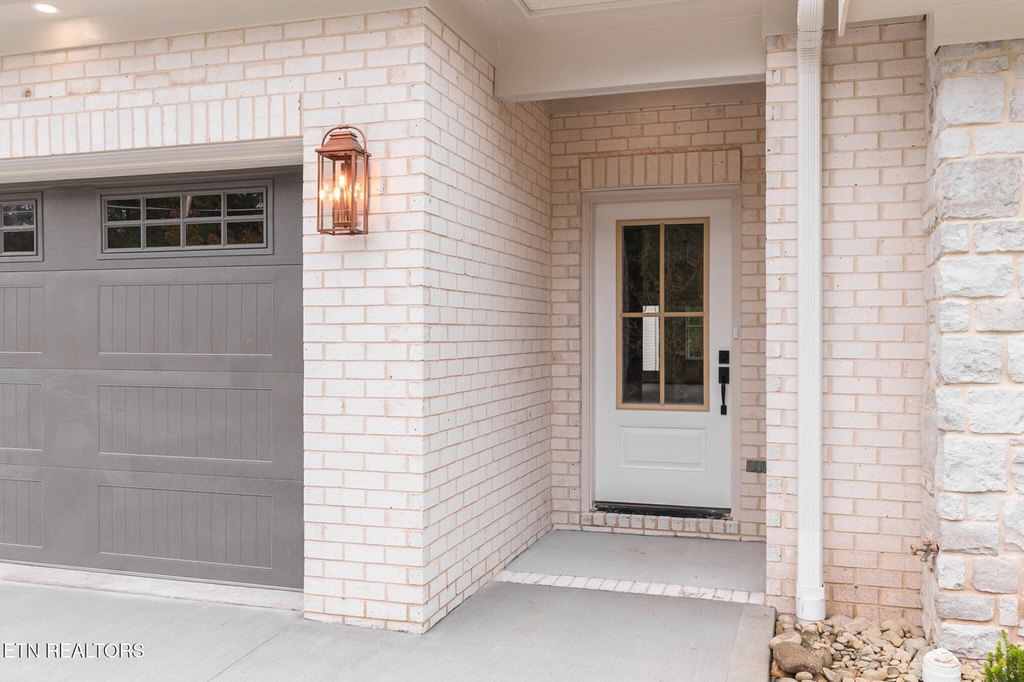 Clinton, Tennessee, 37716, United States, 3 Bedrooms Bedrooms, ,3 BathroomsBathrooms,Residential,Forsale,1999454