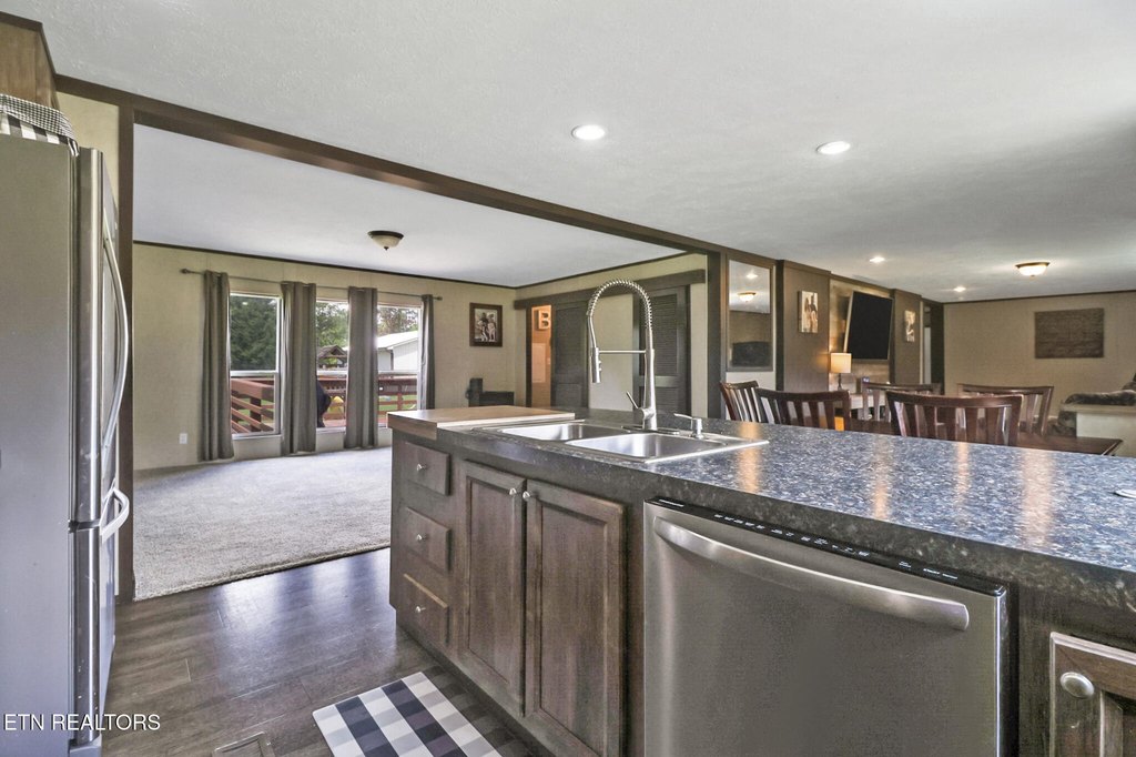 Crossville, Tennessee, 38571, United States, 4 Bedrooms Bedrooms, ,2 BathroomsBathrooms,Residential,Forsale,1996592