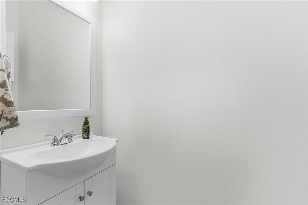 Cape Coral, Florida, 33991, United States, 4 Bedrooms Bedrooms, ,3.5 BathroomsBathrooms,Residential,Forsale,1998629