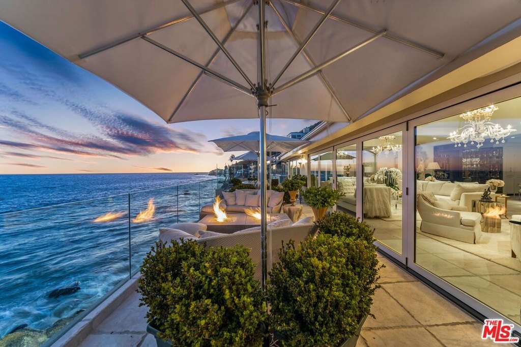 Malibu, California, 90265, United States, 3 Bedrooms Bedrooms, ,2.5 BathroomsBathrooms,Residential,Forsale,2009631