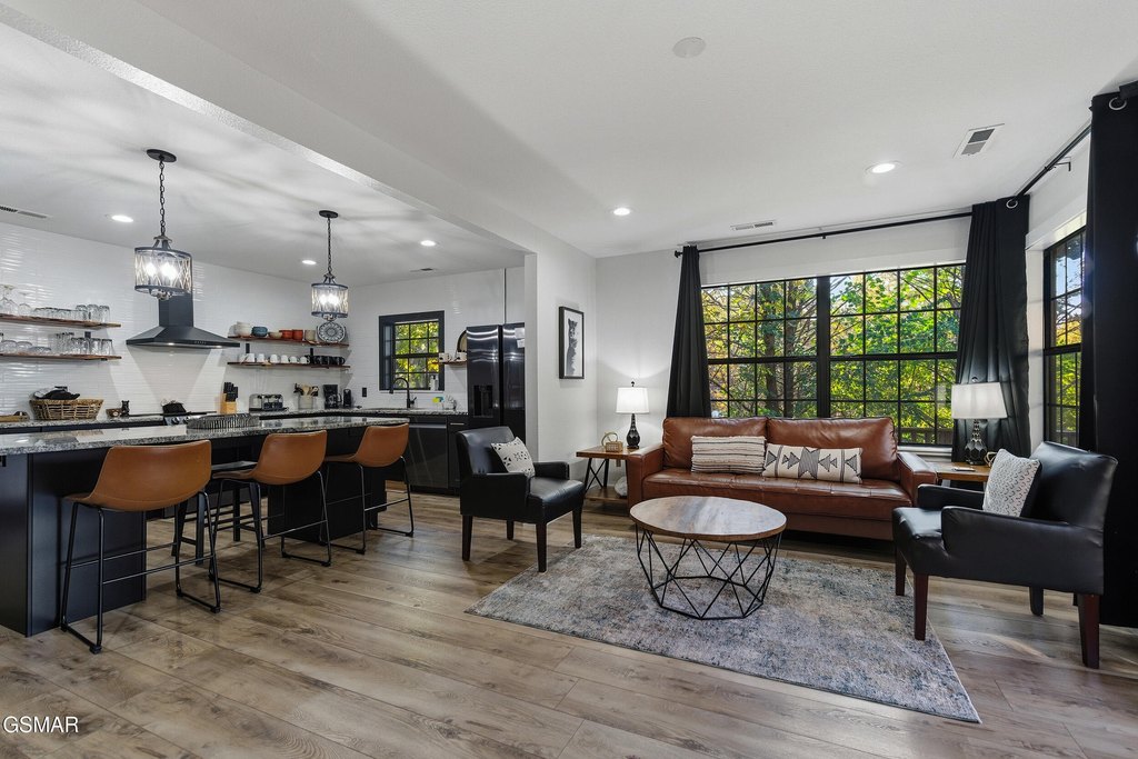 Sevierville, Tennessee, 37862, United States, 3 Bedrooms Bedrooms, ,3 BathroomsBathrooms,Residential,Forsale,1999444