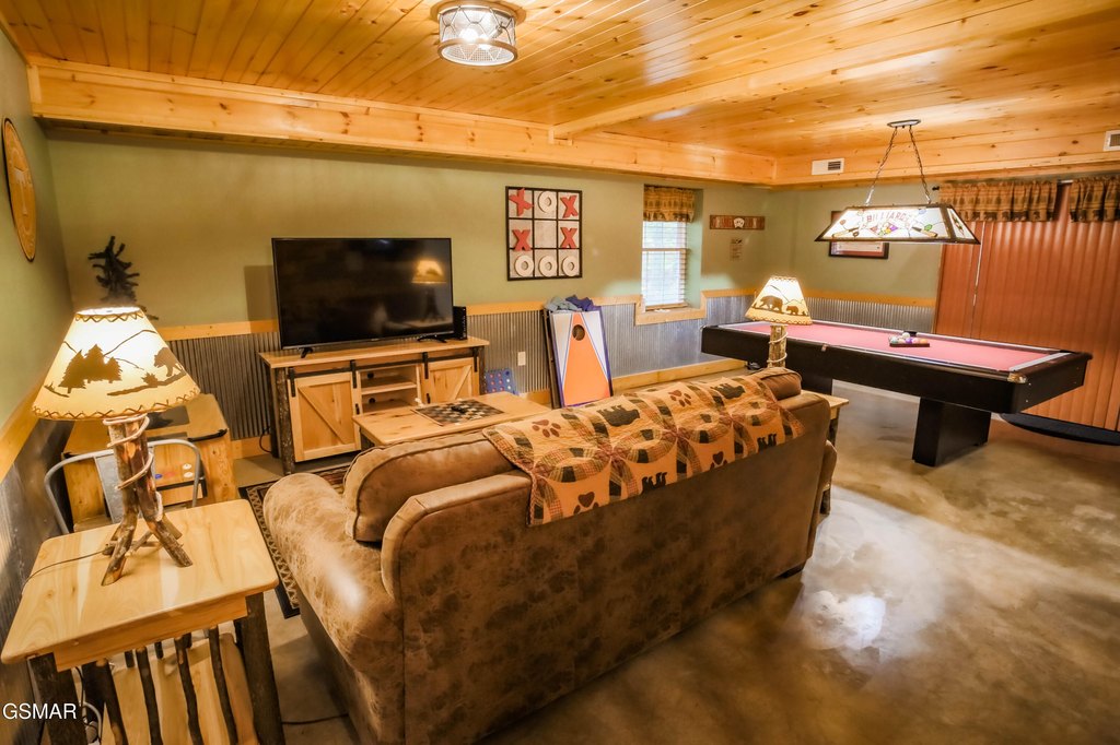 Sevierville, Tennessee, 37862, United States, 2 Bedrooms Bedrooms, ,2.5 BathroomsBathrooms,Residential,Forsale,1999461