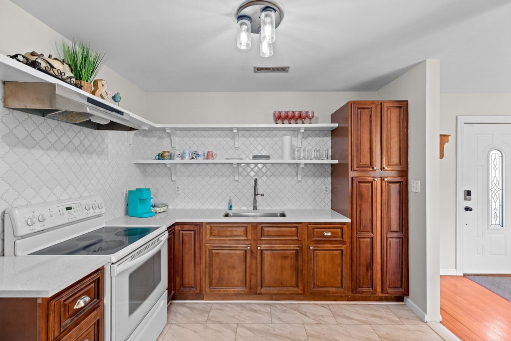 Russellville, Tennessee, 37860, United States, 5 Bedrooms Bedrooms, ,5.5 BathroomsBathrooms,Residential,Forsale,2002622