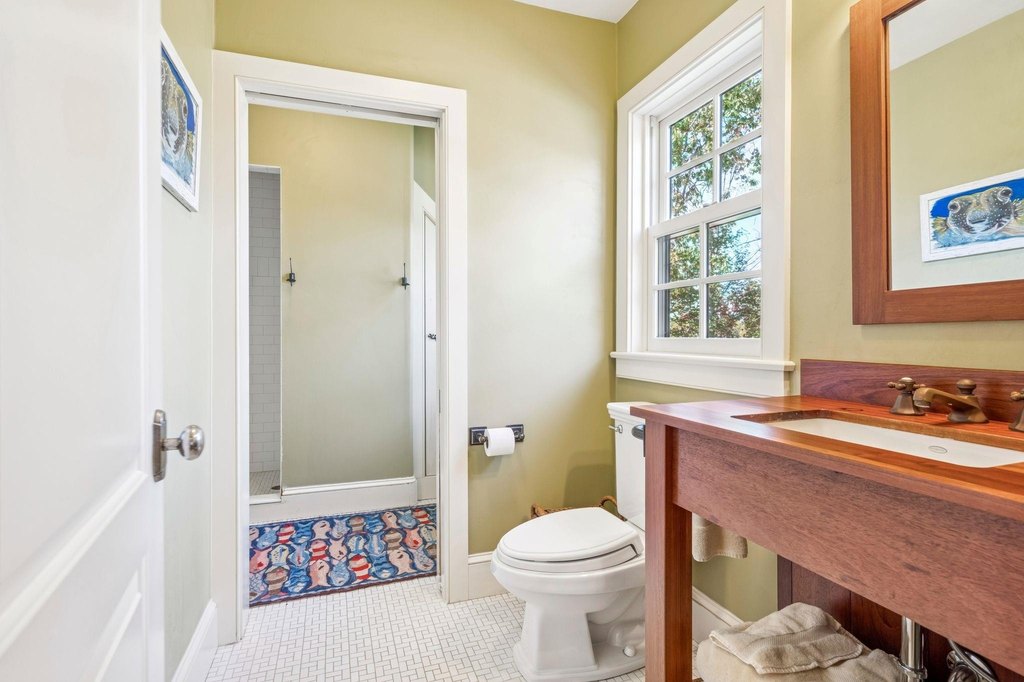 Lyme, New Hampshire, 03768, United States, 4 Bedrooms Bedrooms, ,5.5 BathroomsBathrooms,Residential,Forsale,1999497