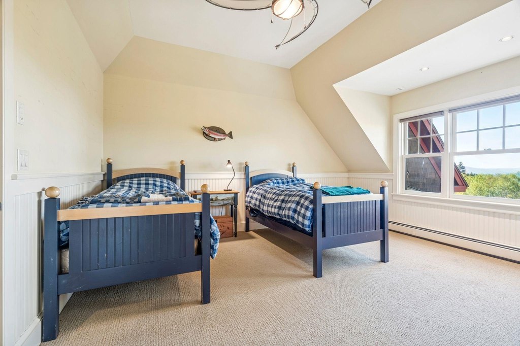 Lyme, New Hampshire, 03768, United States, 4 Bedrooms Bedrooms, ,5.5 BathroomsBathrooms,Residential,Forsale,1999497