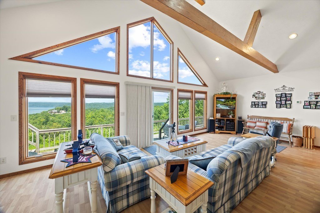 Byrdstown, Tennessee, 38549, United States, 5 Bedrooms Bedrooms, ,4 BathroomsBathrooms,Residential,Forsale,1952666