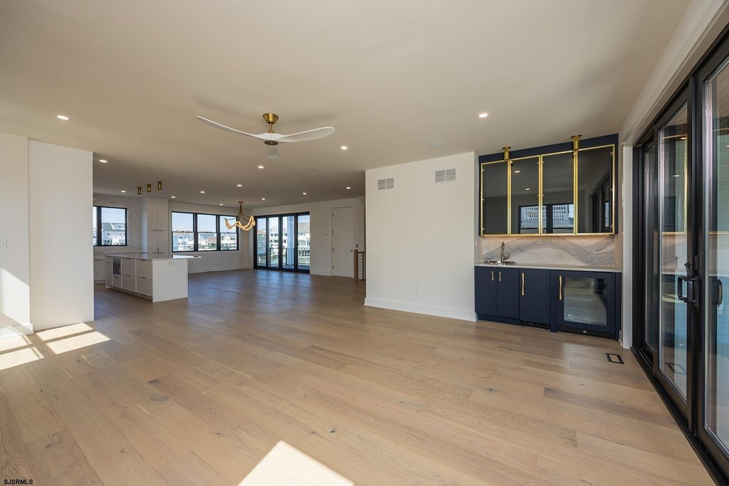 Ventnor, New Jersey, 08406, United States, 6 Bedrooms Bedrooms, ,6 BathroomsBathrooms,Residential,Forsale,2004612