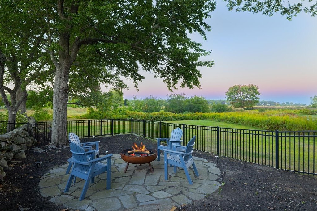 North Hampton, New Hampshire, 03862, United States, 4 Bedrooms Bedrooms, ,3.5 BathroomsBathrooms,Residential,Forsale,2004720