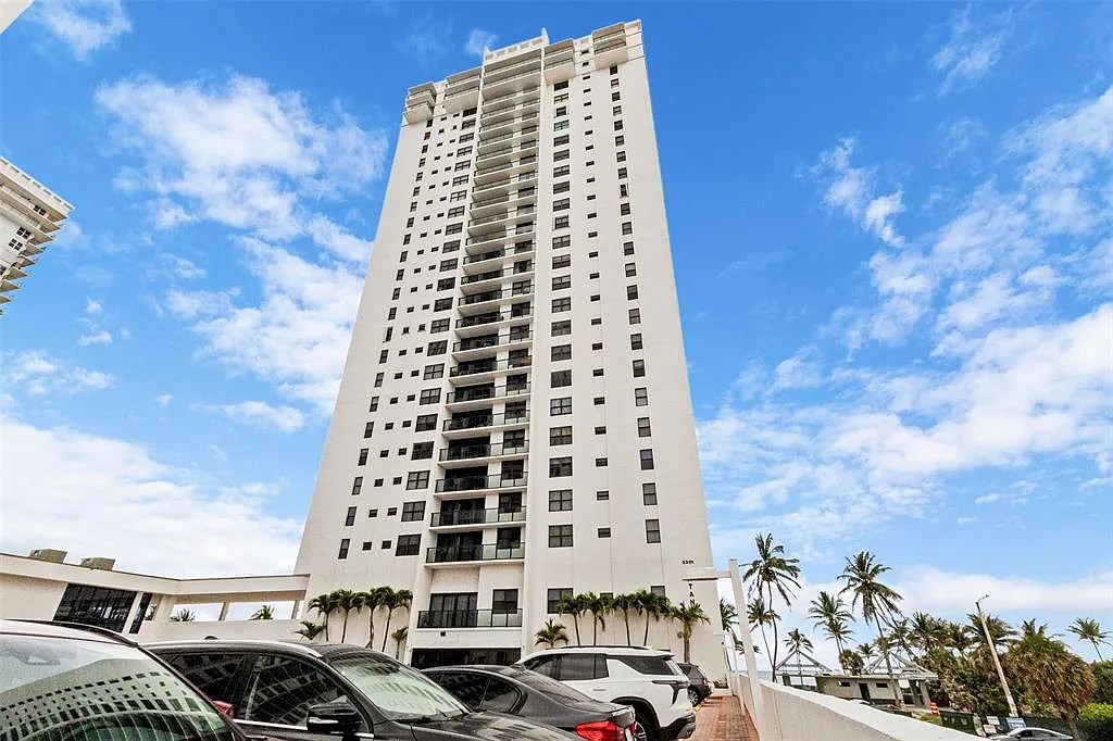 Hollywood, Florida, 33019, United States, 2 Bedrooms Bedrooms, ,2 BathroomsBathrooms,Residential,Forsale,1994112