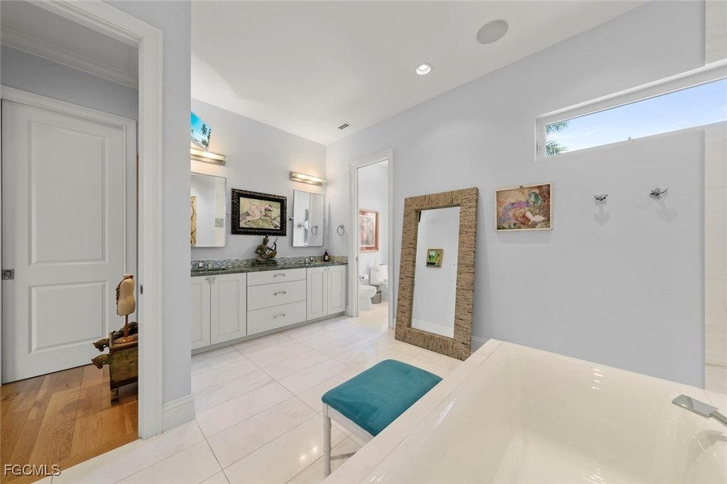 Sanibel, Florida, 33957, United States, 5 Bedrooms Bedrooms, ,4.5 BathroomsBathrooms,Residential,Forsale,1998638