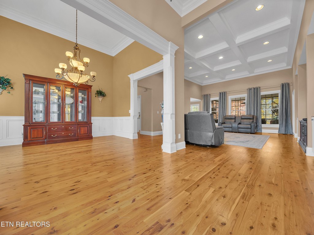 Lenoir City, Tennessee, 37772, United States, 5 Bedrooms Bedrooms, ,4.5 BathroomsBathrooms,Residential,Forsale,1999466