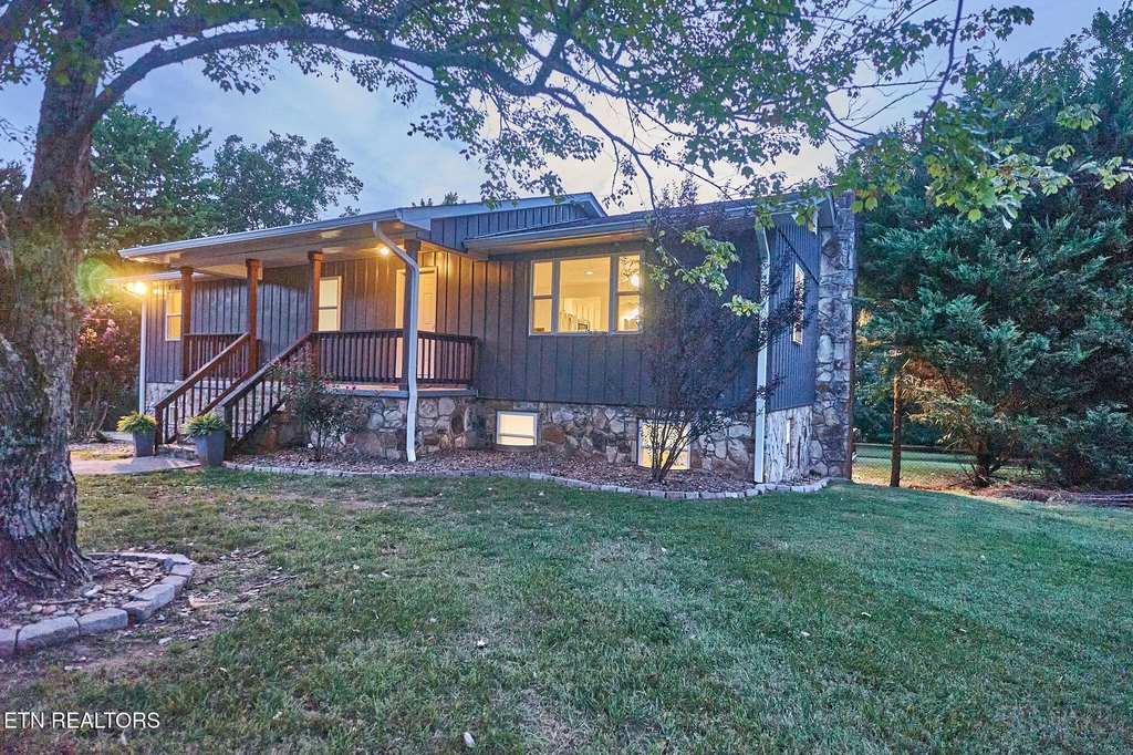 Maryville, Tennessee, 37803, United States, 3 Bedrooms Bedrooms, ,2.5 BathroomsBathrooms,Residential,Forsale,1963509