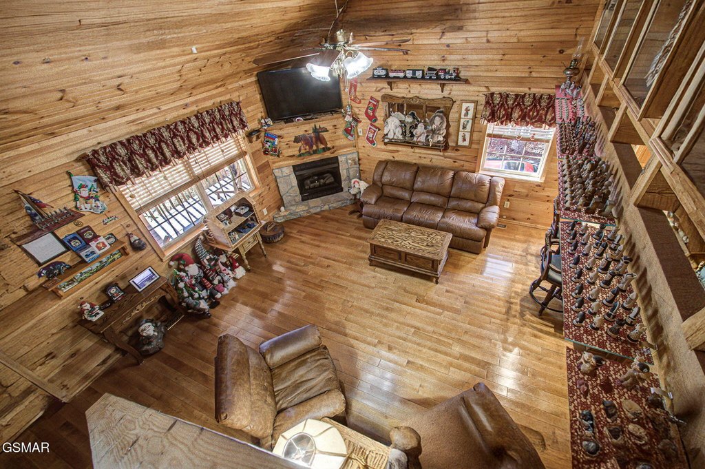 Gatlinburg, Tennessee, 37738, United States, 2 Bedrooms Bedrooms, ,2 BathroomsBathrooms,Residential,Forsale,1999455