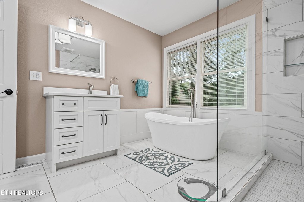 Crossville, Tennessee, 38572, United States, 3 Bedrooms Bedrooms, ,3.5 BathroomsBathrooms,Residential,Forsale,1996603