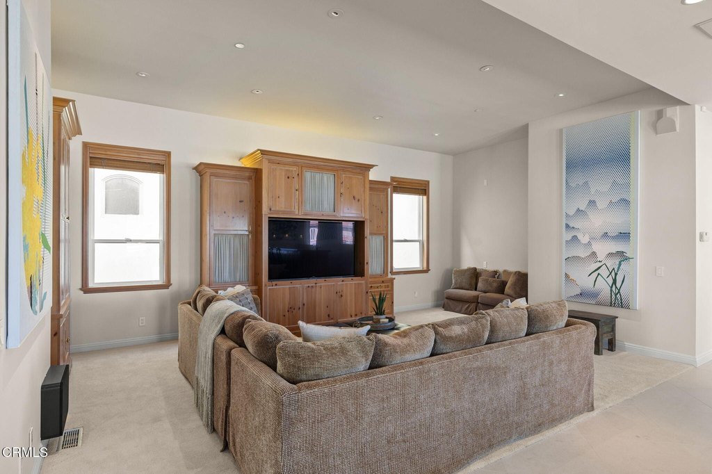 Oxnard, California, 93035, United States, 4 Bedrooms Bedrooms, ,5.5 BathroomsBathrooms,Residential,Forsale,2004314