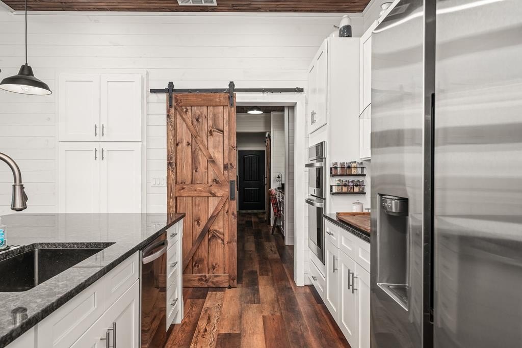 Monroe, Tennessee, 38573, United States, 3 Bedrooms Bedrooms, ,3.5 BathroomsBathrooms,Residential,Forsale,2010936