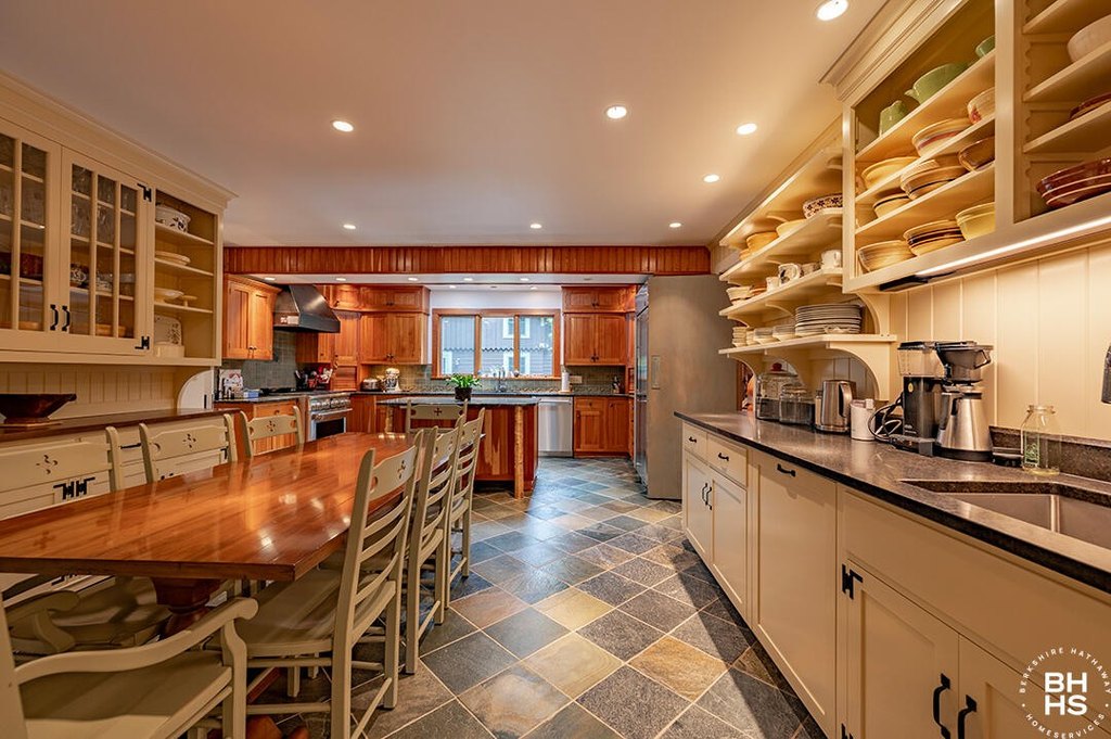 Lake Placid, New York, 12946, United States, 10 Bedrooms Bedrooms, ,7.5 BathroomsBathrooms,Residential,Forsale,1999413