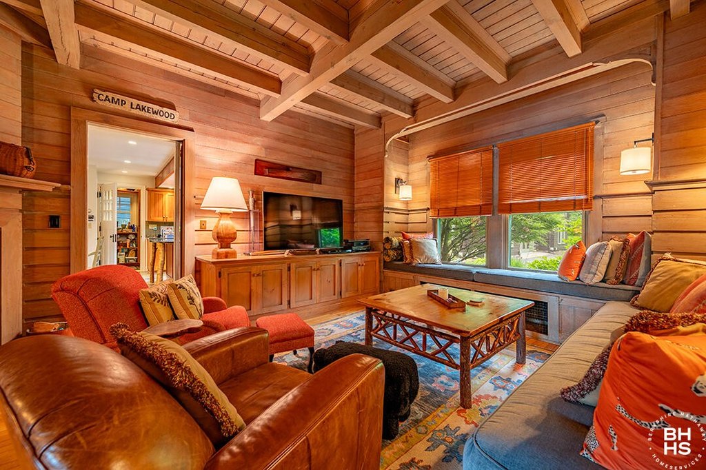 Lake Placid, New York, 12946, United States, 10 Bedrooms Bedrooms, ,7.5 BathroomsBathrooms,Residential,Forsale,1999413