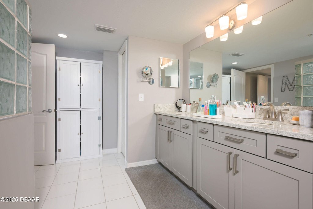 Daytona Beach Shores, Florida, 32118, United States, 3 Bedrooms Bedrooms, ,3 BathroomsBathrooms,Residential,Forsale,1990068