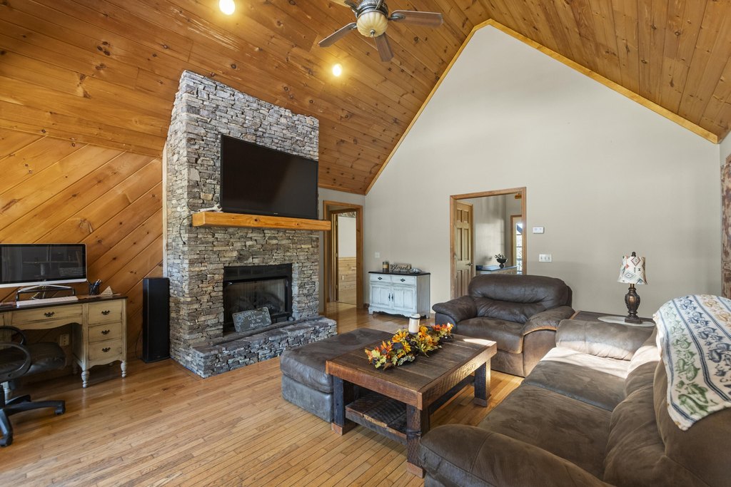 Ringgold, Georgia, 30736, United States, 3 Bedrooms Bedrooms, ,3.5 BathroomsBathrooms,Residential,Forsale,2004682