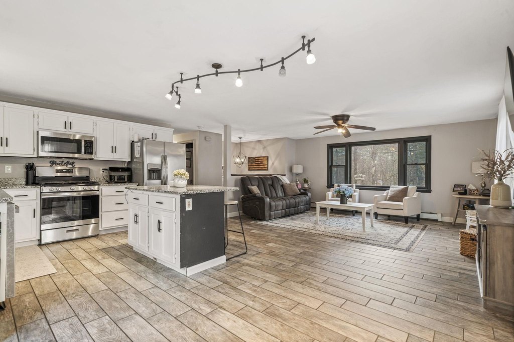 Epping, New Hampshire, 03042, United States, 4 Bedrooms Bedrooms, ,2 BathroomsBathrooms,Residential,Forsale,2004719