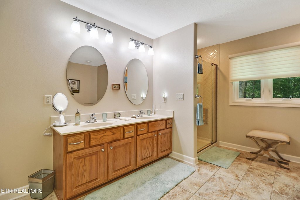 Crossville, Tennessee, 38558, United States, 3 Bedrooms Bedrooms, ,2 BathroomsBathrooms,Residential,Forsale,1952855