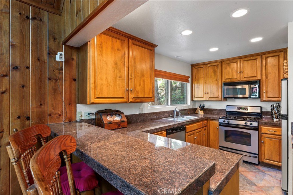 Lake Arrowhead, California, 92317, United States, 3 Bedrooms Bedrooms, ,2 BathroomsBathrooms,Residential,Forsale,1971039