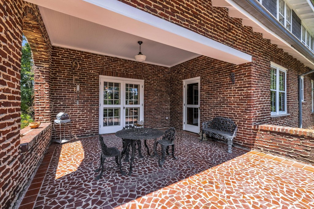 Chattanooga, Tennessee, 37404, United States, 5 Bedrooms Bedrooms, ,4 BathroomsBathrooms,Residential,Forsale,1963589