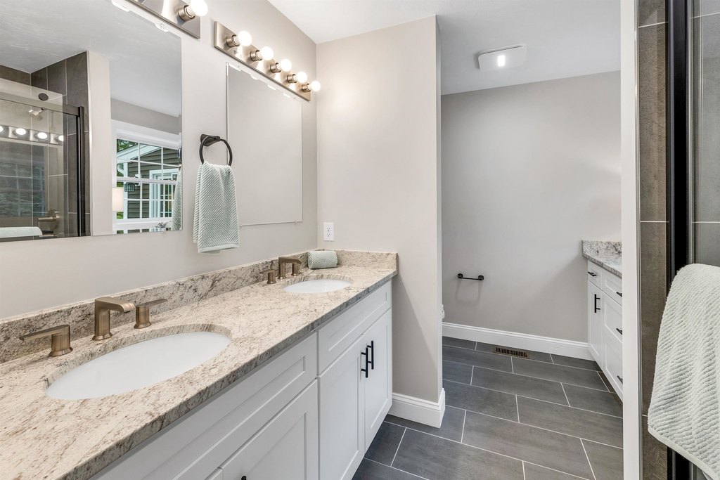 Meredith, New Hampshire, 03253, United States, 4 Bedrooms Bedrooms, ,2.5 BathroomsBathrooms,Residential,Forsale,2011245