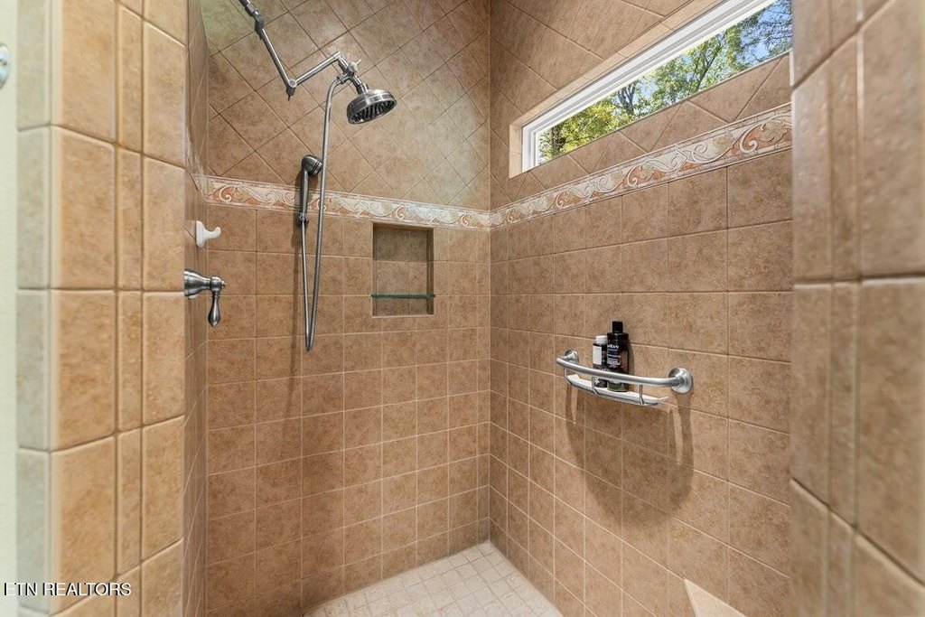 Crossville, Tennessee, 38558, United States, 3 Bedrooms Bedrooms, ,2.5 BathroomsBathrooms,Residential,Forsale,1968509