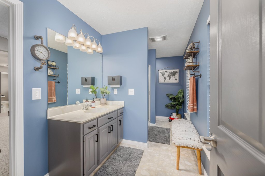 Talbott, Tennessee, 37877, United States, 5 Bedrooms Bedrooms, ,4.5 BathroomsBathrooms,Residential,Forsale,2002624