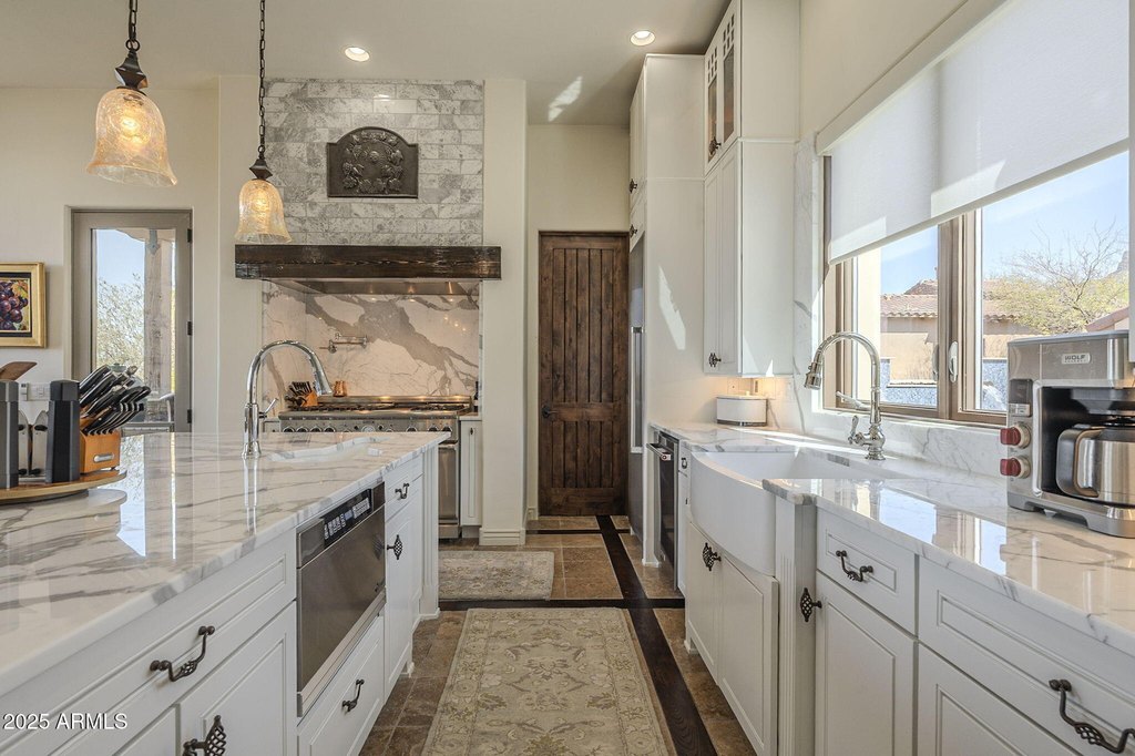 Gold Canyon, Arizona, 85118, United States, 5 Bedrooms Bedrooms, ,6 BathroomsBathrooms,Residential,Forsale,1953465