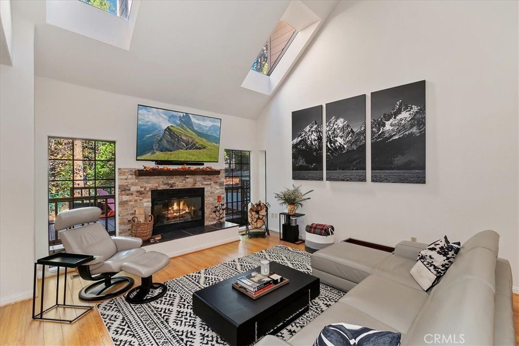 Lake Arrowhead, California, 92352, United States, 4 Bedrooms Bedrooms, ,3 BathroomsBathrooms,Residential,Forsale,2004860