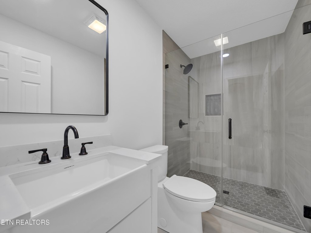 Maryville, Tennessee, 37801, United States, 3 Bedrooms Bedrooms, ,3 BathroomsBathrooms,Residential,Forsale,1973600