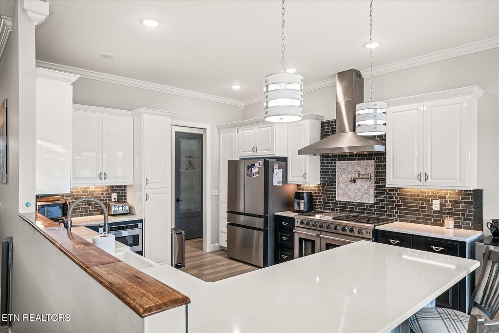 Crossville, Tennessee, 38572, United States, 3 Bedrooms Bedrooms, ,4.5 BathroomsBathrooms,Residential,Forsale,2010940