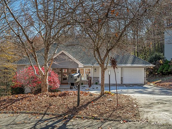 Hendersonville, North Carolina, 28791, United States, ,Residential,Forsale,2004302