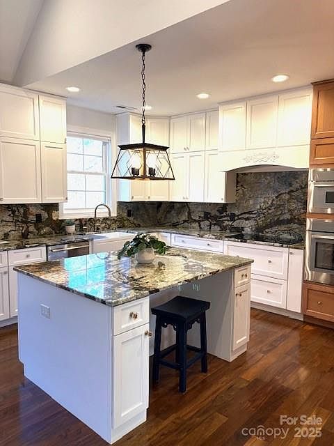 Flat Rock, North Carolina, 28731, United States, 3 Bedrooms Bedrooms, ,3 BathroomsBathrooms,Residential,Forsale,2004304