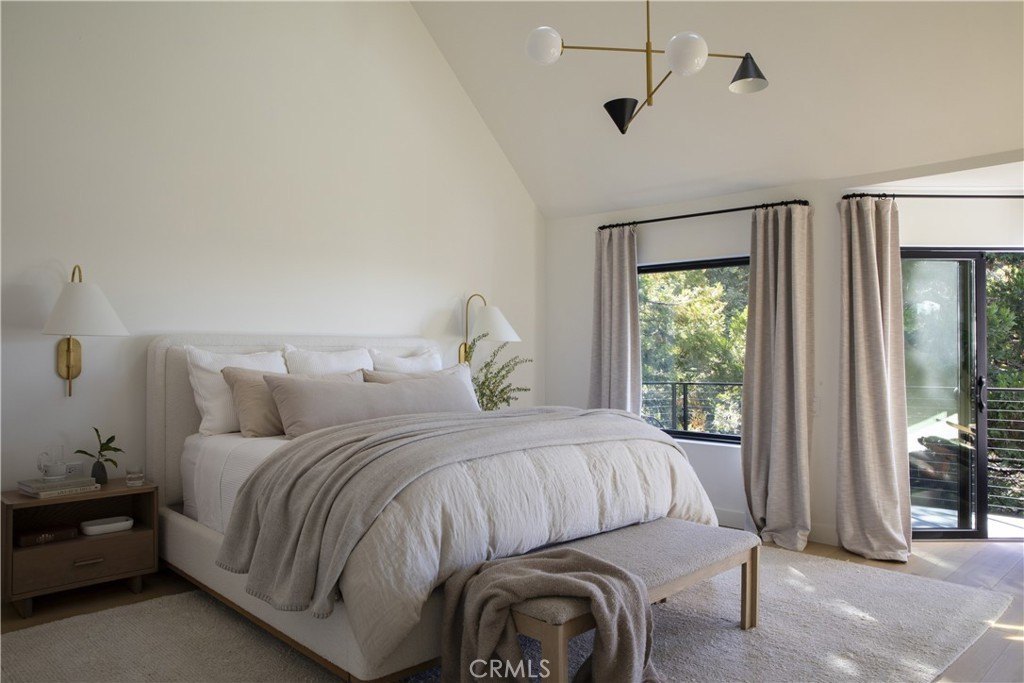 Lake Arrowhead, California, 92352, United States, 5 Bedrooms Bedrooms, ,5 BathroomsBathrooms,Residential,Forsale,2004865