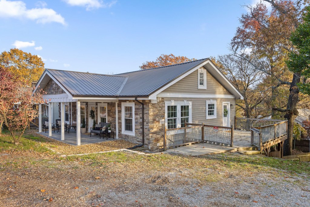 Chattanooga, Tennessee, 37405, United States, 4 Bedrooms Bedrooms, ,4 BathroomsBathrooms,Residential,Forsale,1922162