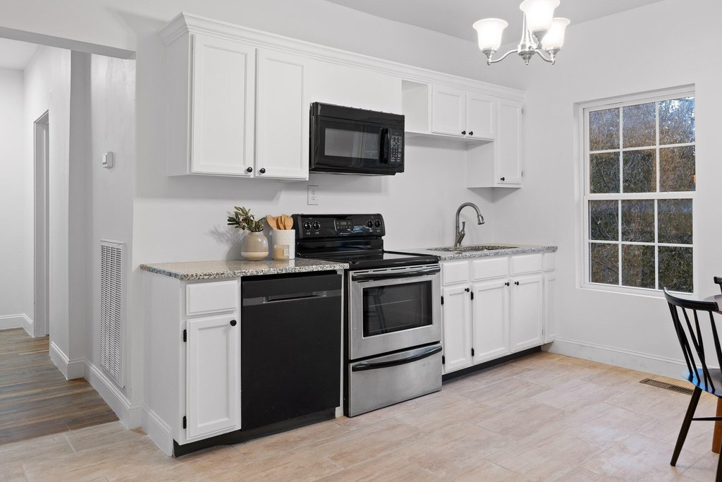 Chattanooga, Tennessee, 37405, United States, 4 Bedrooms Bedrooms, ,4 BathroomsBathrooms,Residential,Forsale,1922162