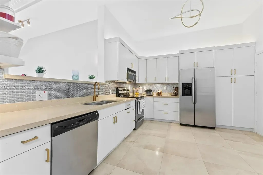 Fort Lauderdale, Florida, 33304, United States, 4 Bedrooms Bedrooms, ,2 BathroomsBathrooms,Residential,Forsale,2004514