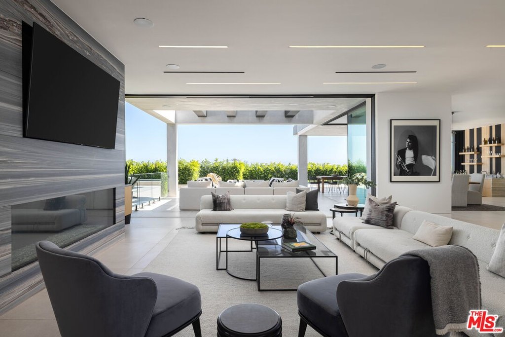 Malibu, California, 90265, United States, 5 Bedrooms Bedrooms, ,7.5 BathroomsBathrooms,Residential,Forsale,2001428