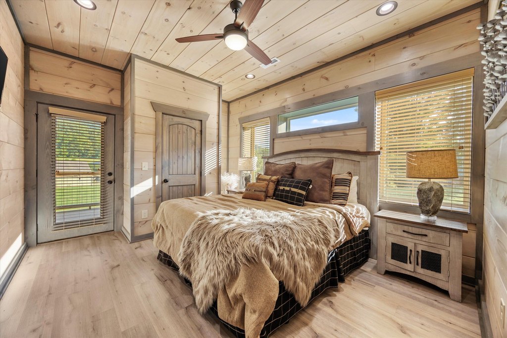 Sevierville, Tennessee, 37862, United States, 5 Bedrooms Bedrooms, ,5 BathroomsBathrooms,Residential,Forsale,1963563