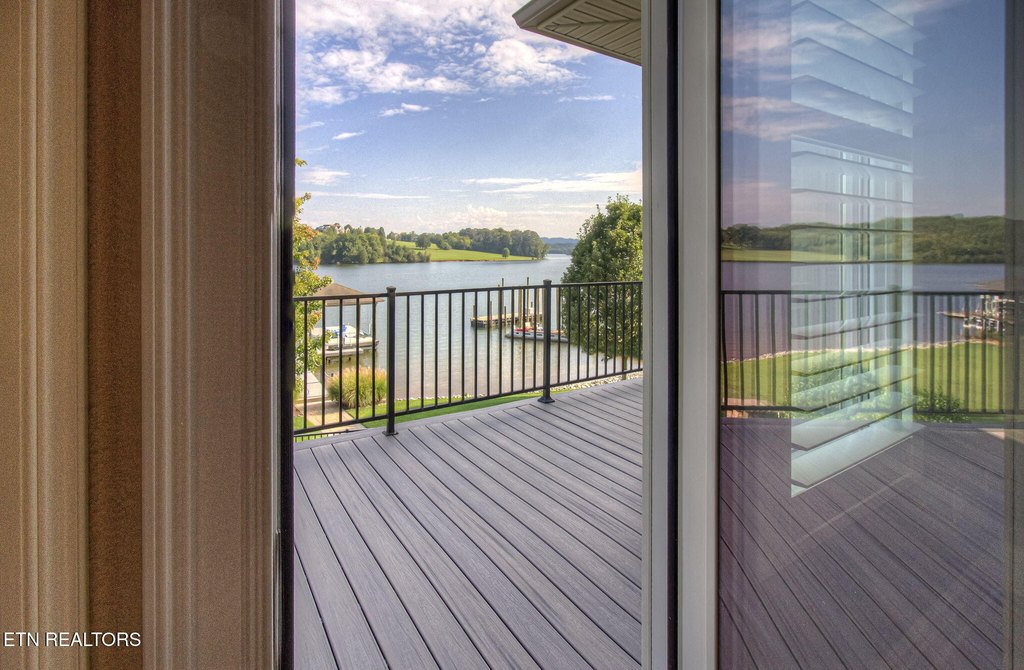 Vonore, Tennessee, 37885, United States, 4 Bedrooms Bedrooms, ,4.5 BathroomsBathrooms,Residential,Forsale,1960237