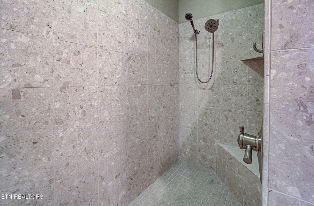 Vonore, Tennessee, 37885, United States, 4 Bedrooms Bedrooms, ,4.5 BathroomsBathrooms,Residential,Forsale,1960237