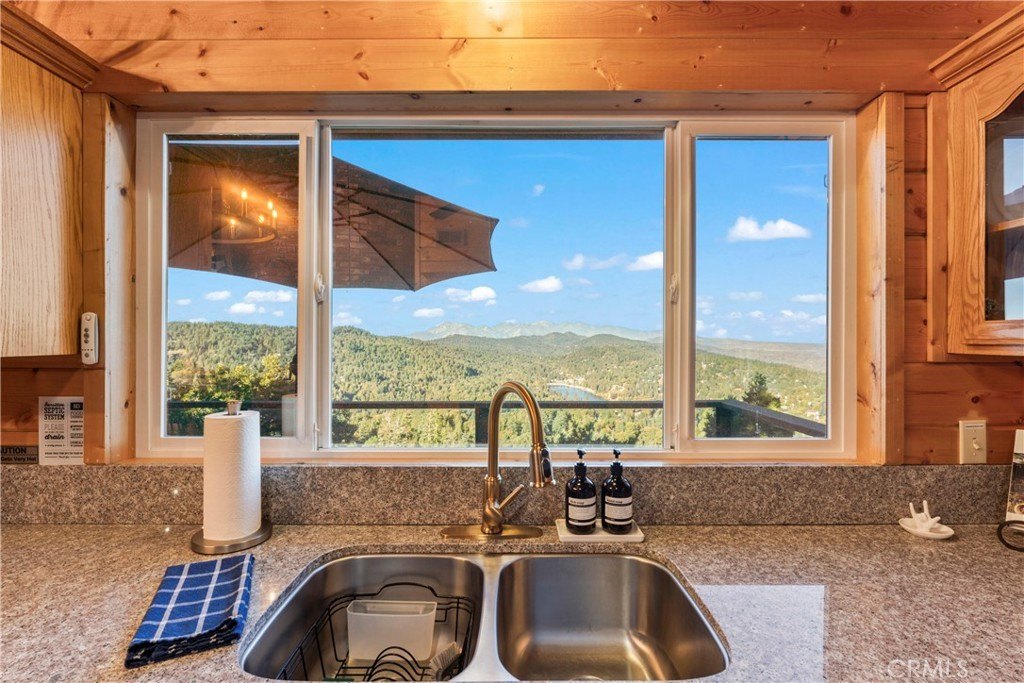 Crestline, California, 92325, United States, 3 Bedrooms Bedrooms, ,2.5 BathroomsBathrooms,Residential,Forsale,2004857