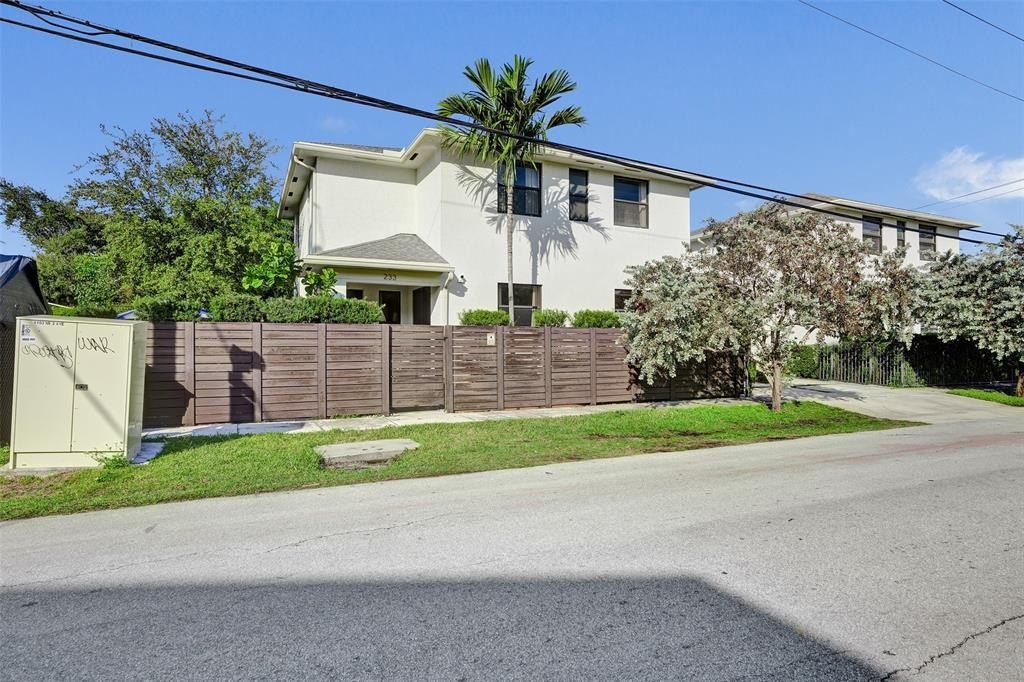 Fort Lauderdale, Florida, 33304, United States, 3 Bedrooms Bedrooms, ,2.5 BathroomsBathrooms,Residential,Forsale,2011621