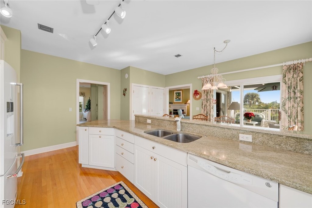 Sanibel, Florida, 33957, United States, 5 Bedrooms Bedrooms, ,3 BathroomsBathrooms,Residential,Forsale,2004793