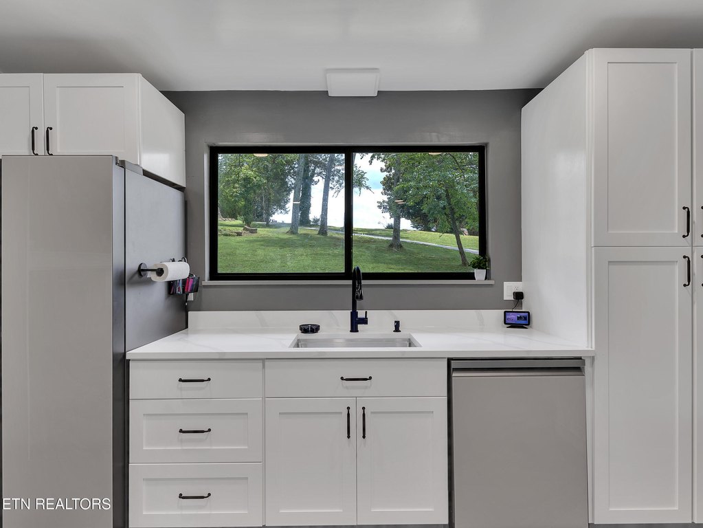 Knoxville, Tennessee, 37920, United States, 3 Bedrooms Bedrooms, ,5.5 BathroomsBathrooms,Residential,Forsale,1959681