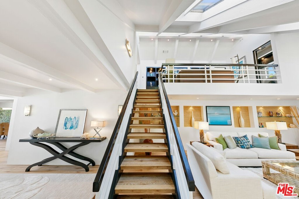 Malibu, California, 90265, United States, 3 Bedrooms Bedrooms, ,4 BathroomsBathrooms,Residential,Forsale,2001433